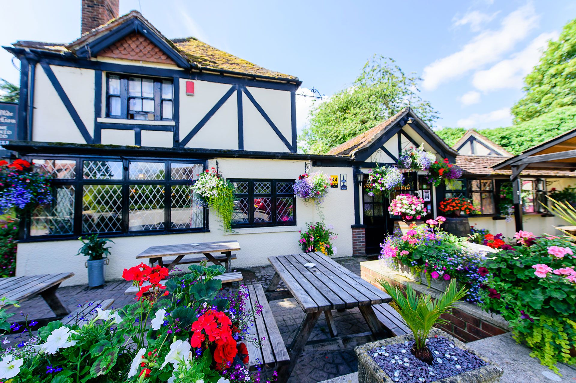 Country Pub and Restaurant With Ensuite Rooms Berkshire